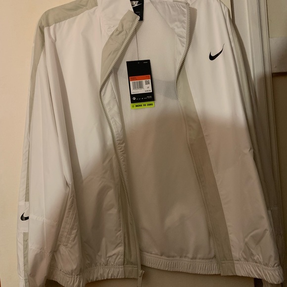 Women’s Nike Rain Utility Jacket - Picture 2 of 4